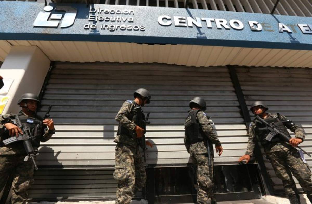 Unos 200 empleados atienden centros de atención de la DEI