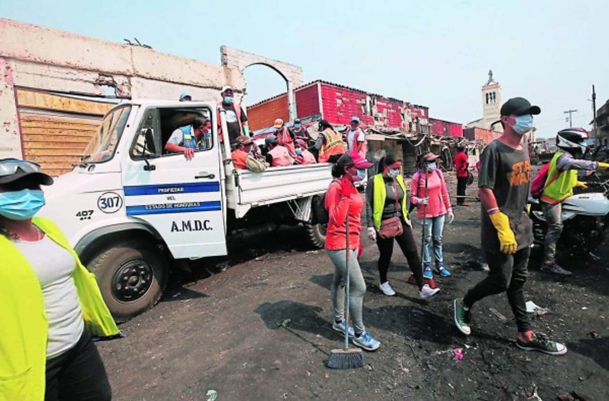 Vendedores de Comayagüela claman asistencia tras fuerte incendio