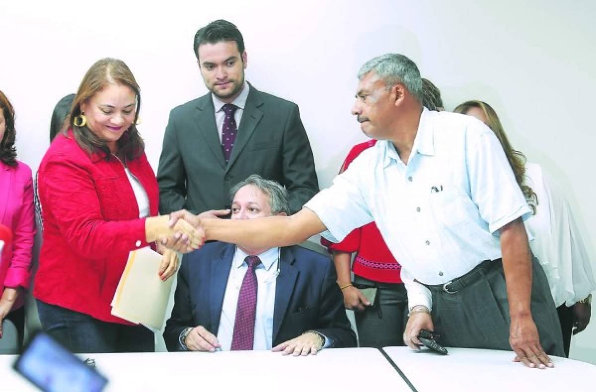 Gabriela Núñez abandona campaña y pone en riesgo unidad del Partido Liberal