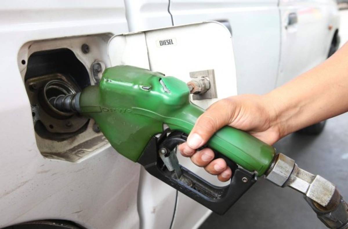Vigente el acuerdo que congela costo de los carburantes