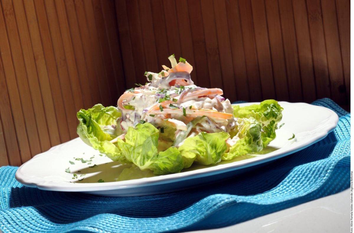 Frescas, deliciosas y nutritivas ensaladas con pollo