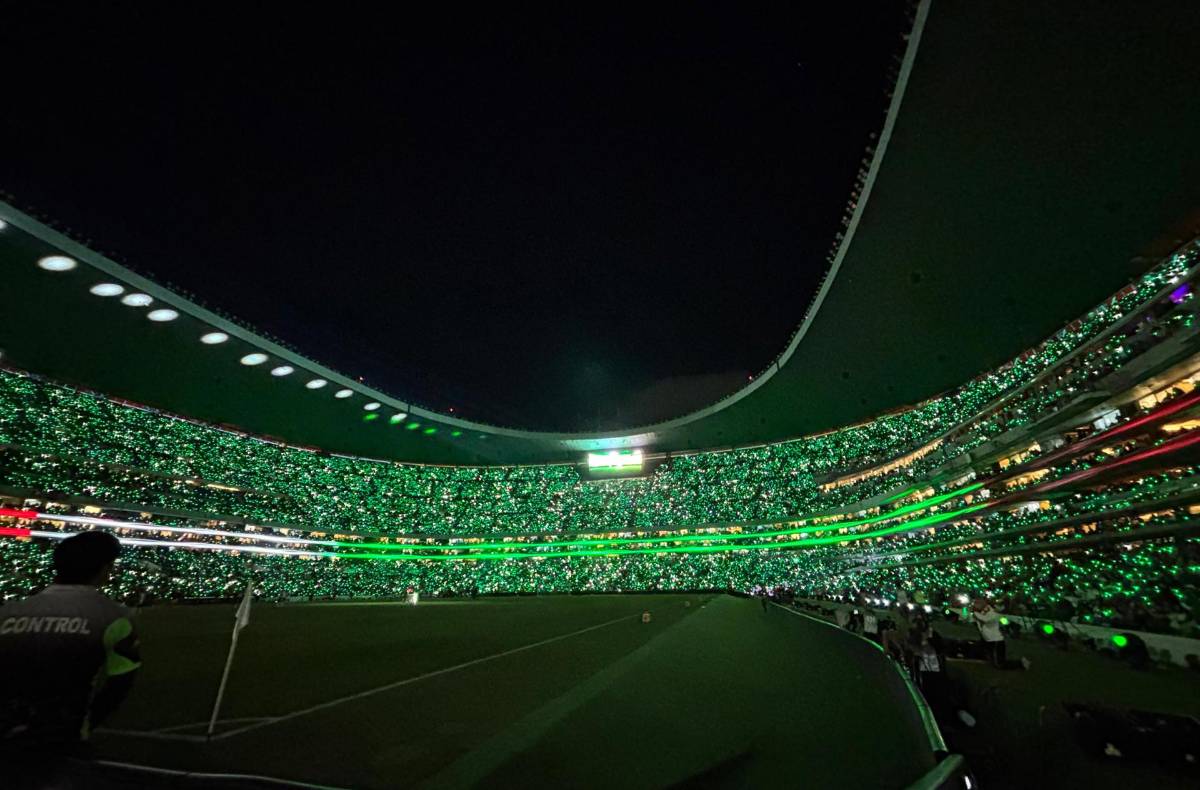 Un hombre muere al caer en la zona de palcos en la reapertura del Estadio Azteca