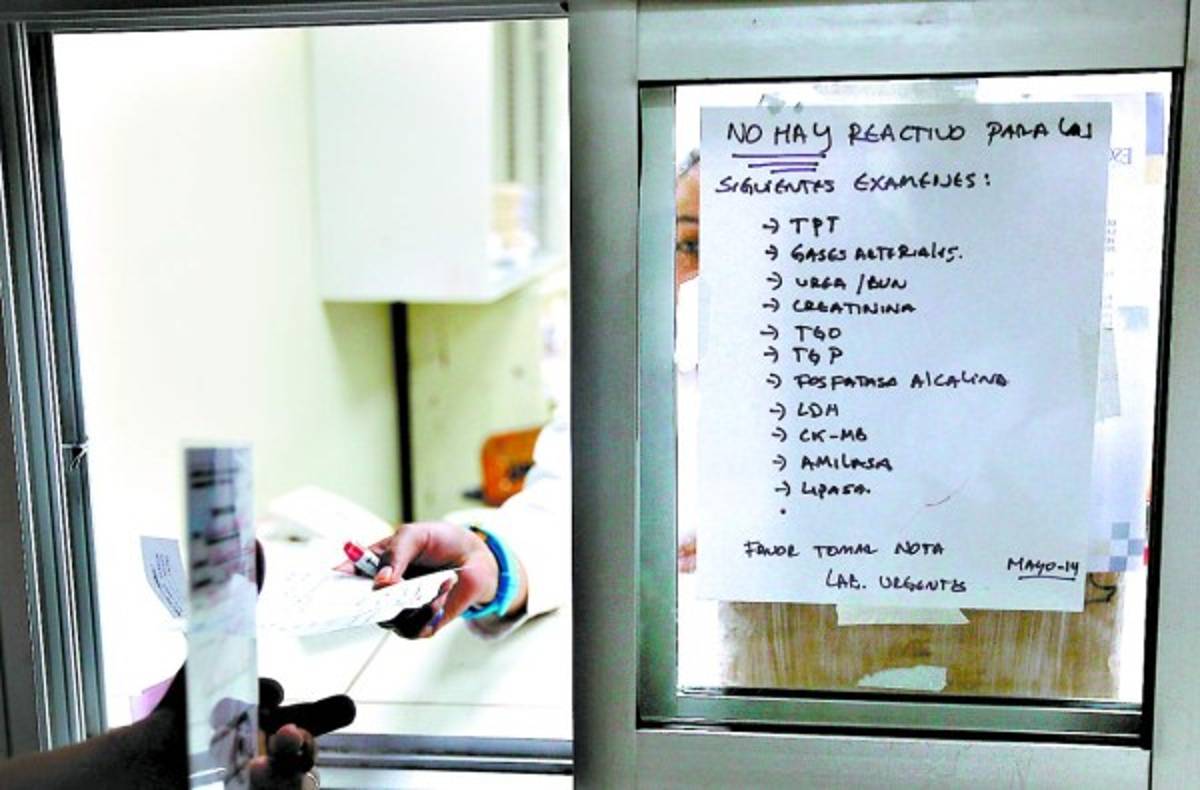 Escasez de reactivos en el HEU desata lágrimas de familiares