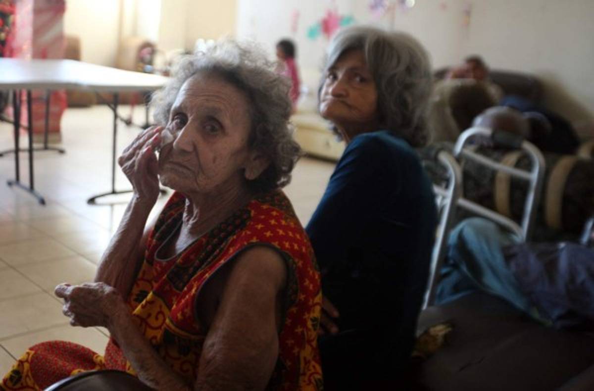 Ancianos sobreviven gracias a la caridad
