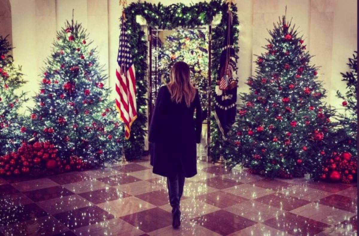 Melania Trump devela decoraciones navideñas en la Casa Blanca