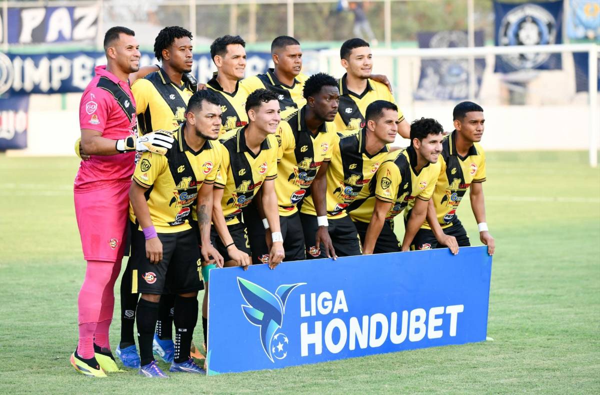 Fotos: Futbolista terminó jugando vendado, tristeza en el Génesis y las bellezas en el estadio