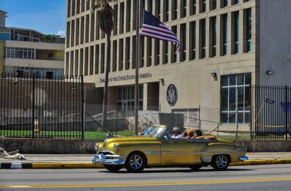 EEUU escala tensiones con Cuba y expulsa 15 diplomáticos   