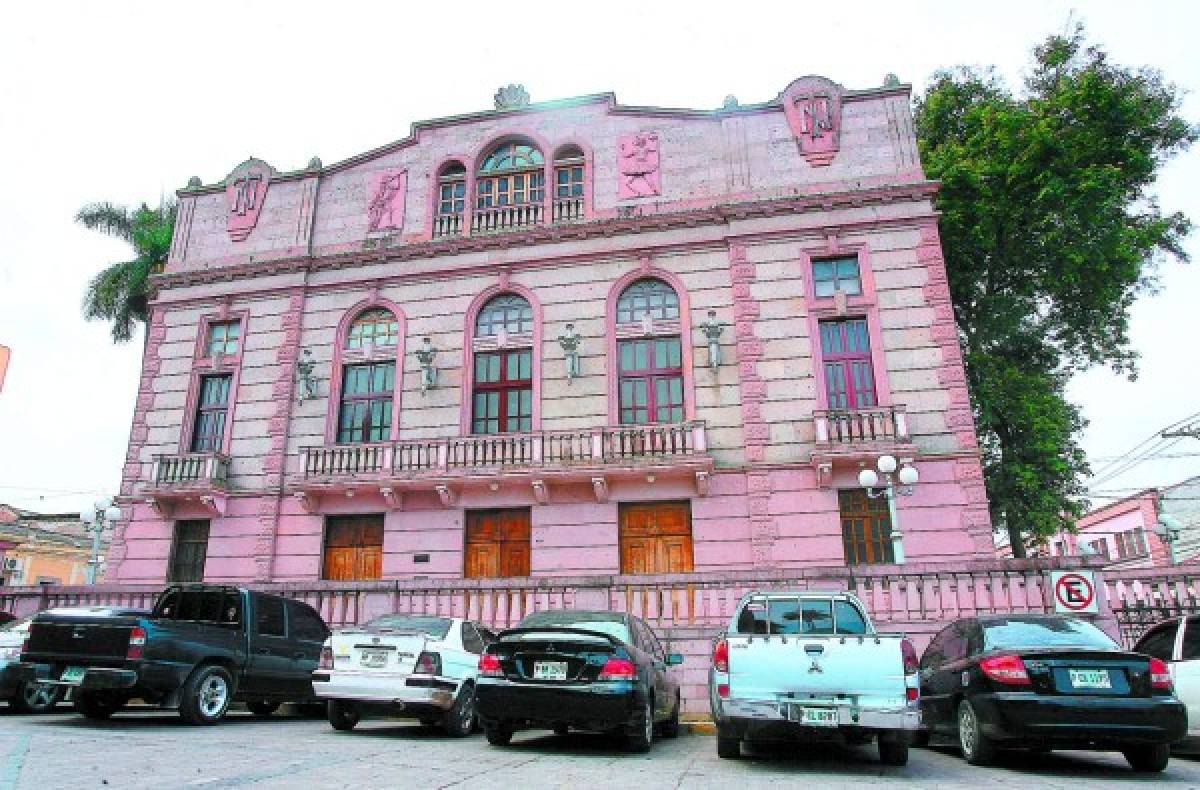 Restaurarán Teatro Manuel Bonilla