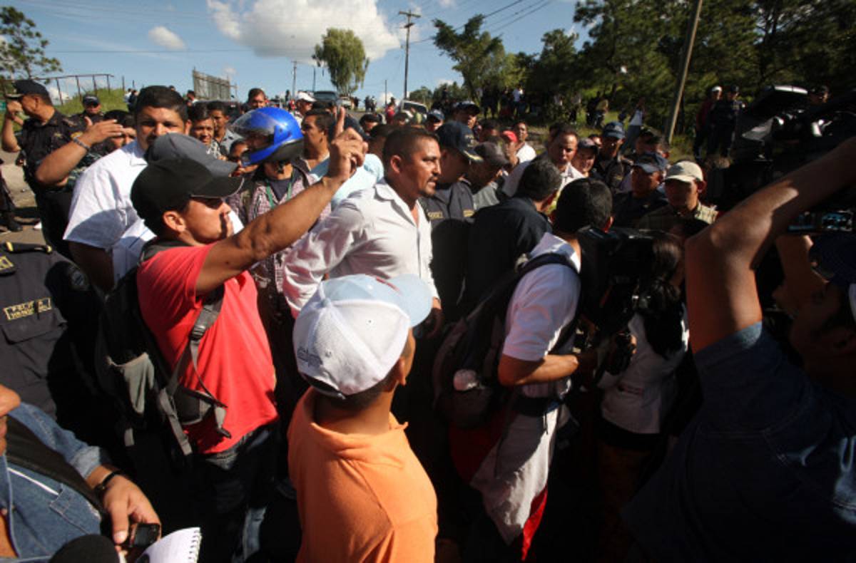 Policías claman por pago de salarios