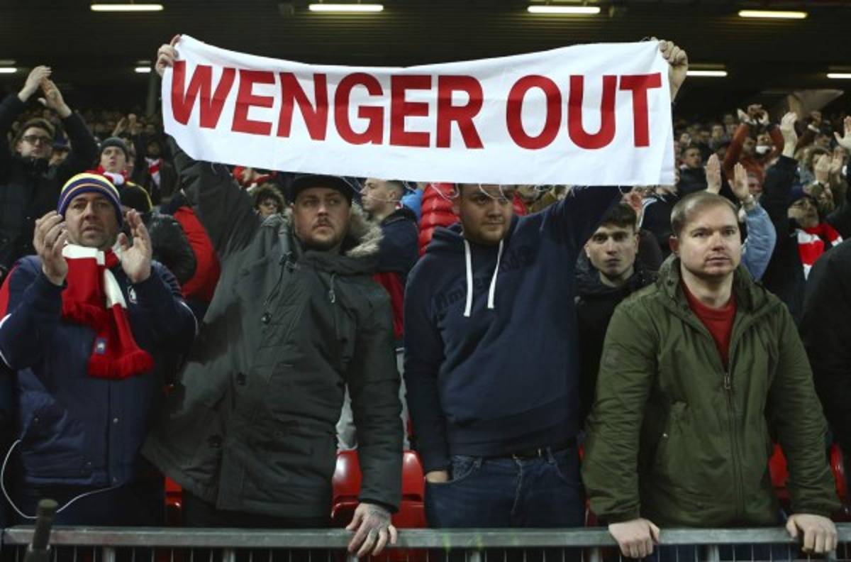 Aficionados del Arsenal piden la salida de Arsene Wenger por la falta de logros. (AFP) (Foto: Agencias/ AP / Deportes EL HERALDO Honduras)