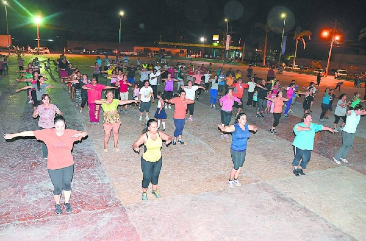 Choluteca baila al ritmo de zumba