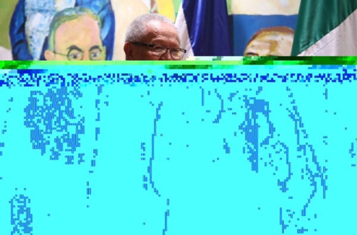 Juan Ramón Martínez, en su intervención, el director de la AHL hizo énfasis en que las personas se deshumanizan cuando dejan de hablar su lengua. Foto: Emilio Flores/El Heraldo.