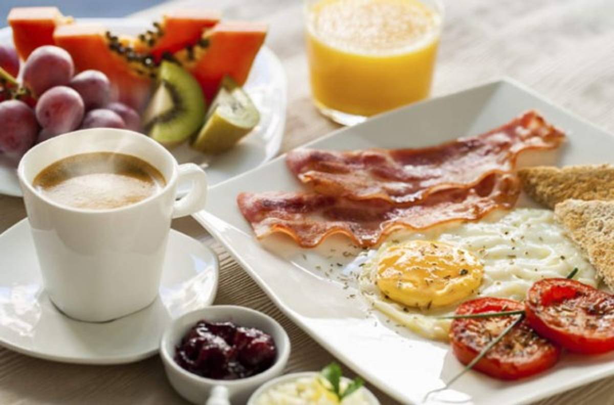 Desayunos dotados con buenos nutrientes