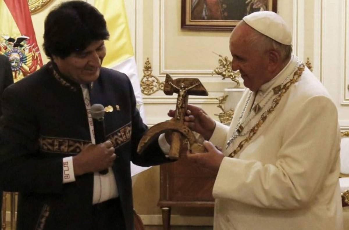 El curioso regalo de Evo Morales al papa Francisco
