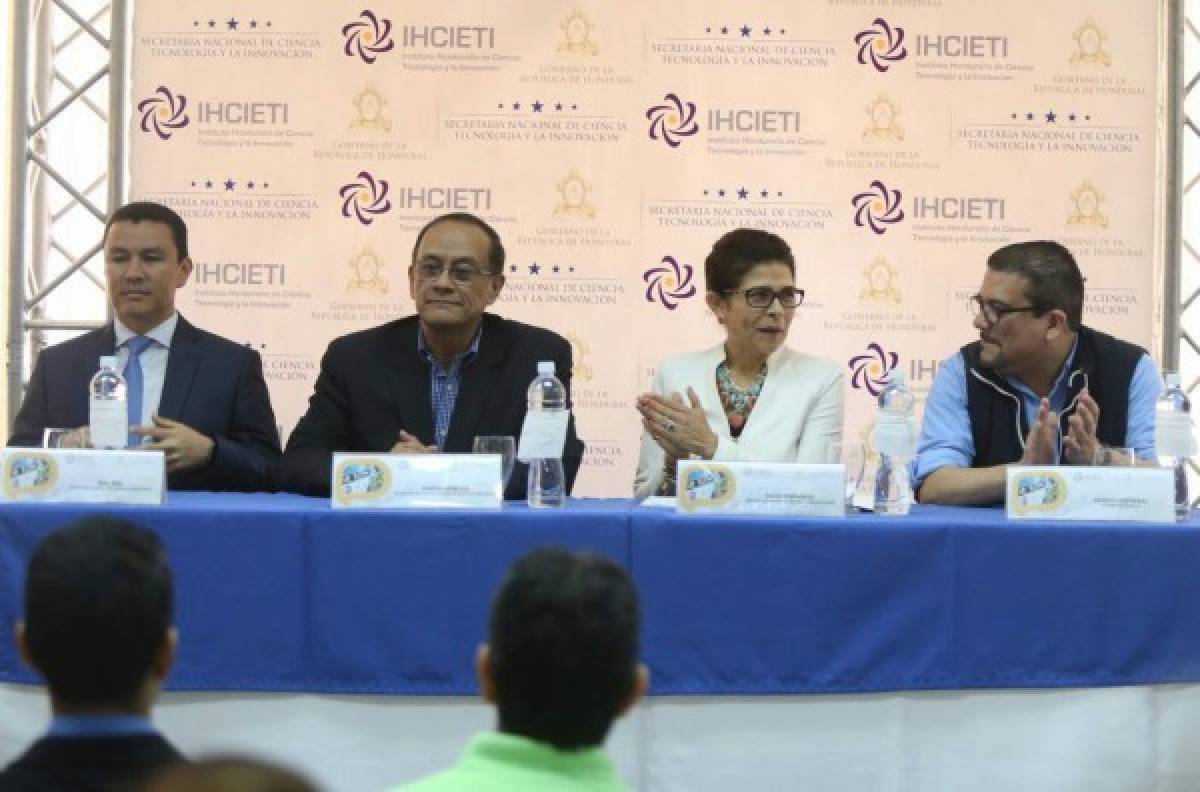 Entregan Premios Nacionales de Ciencia y Tecnología IHCIETI en Tegucigalpa