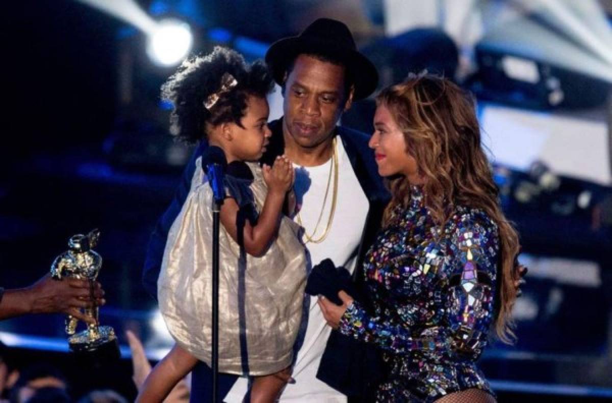 Beyoncé sorprende a sus fans al revelar que está embarazada de gemelos