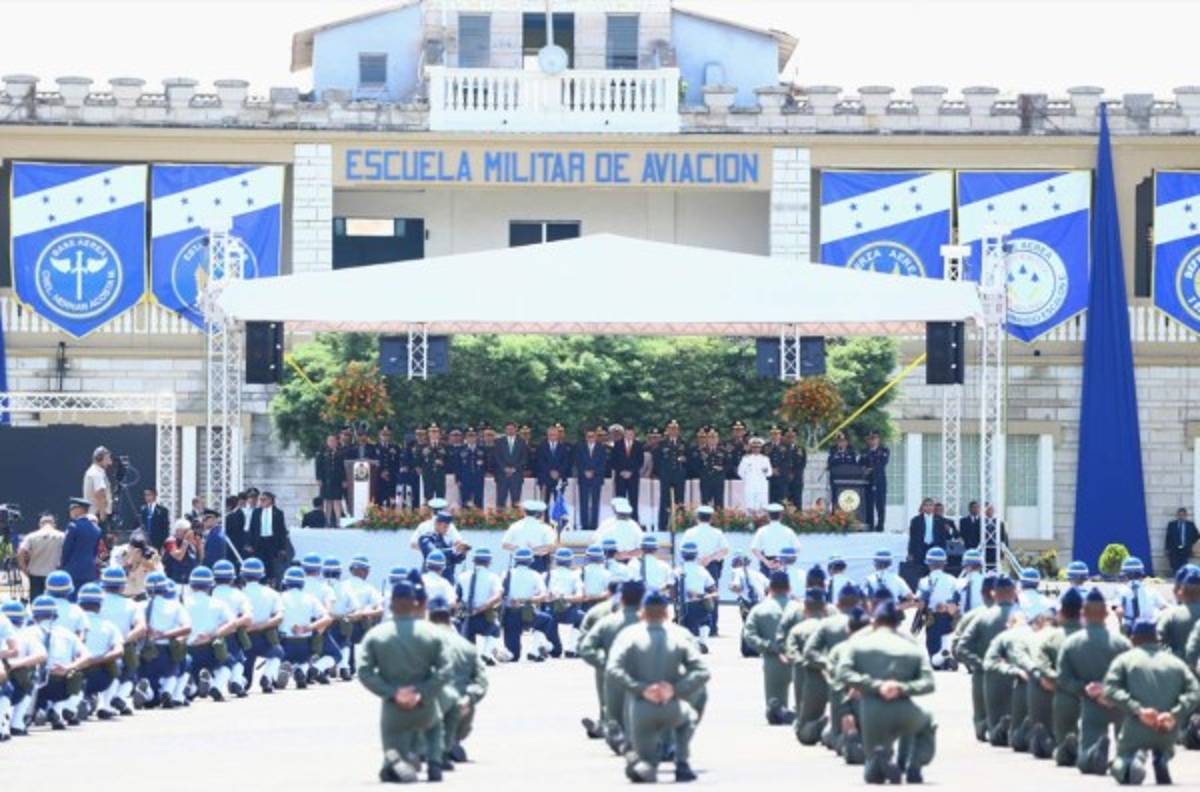 La FAH tiene como misión constitucional defender la soberanía e integridad territorial de la República.