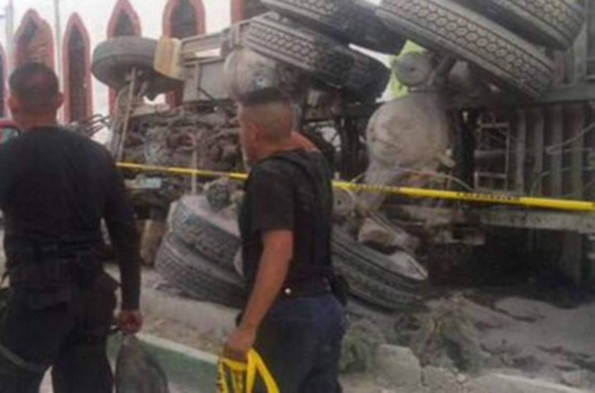 Al menos 26 muertos al embestir un camión a grupo de peregrinos en México