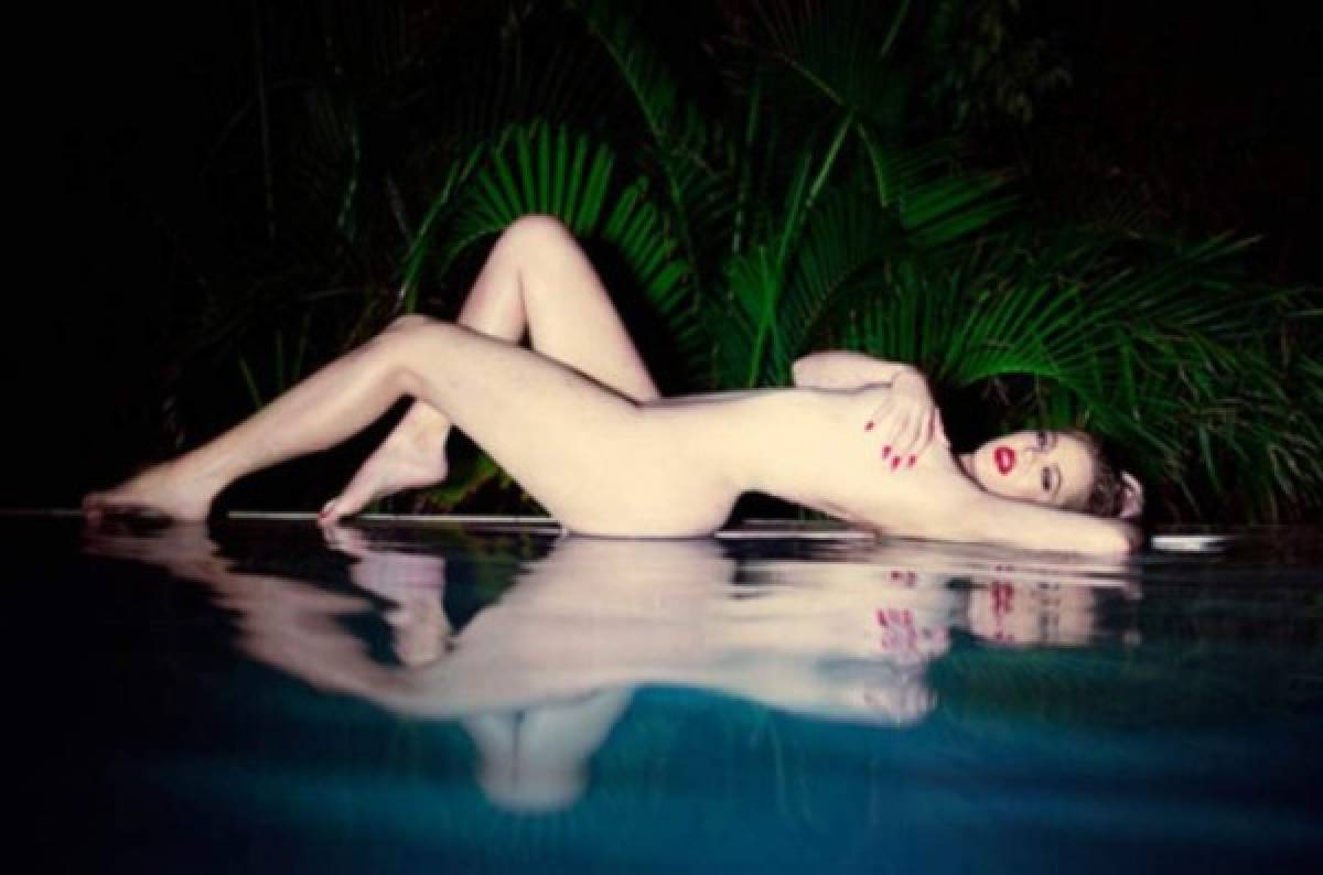 Khloé Kardashian se desnuda