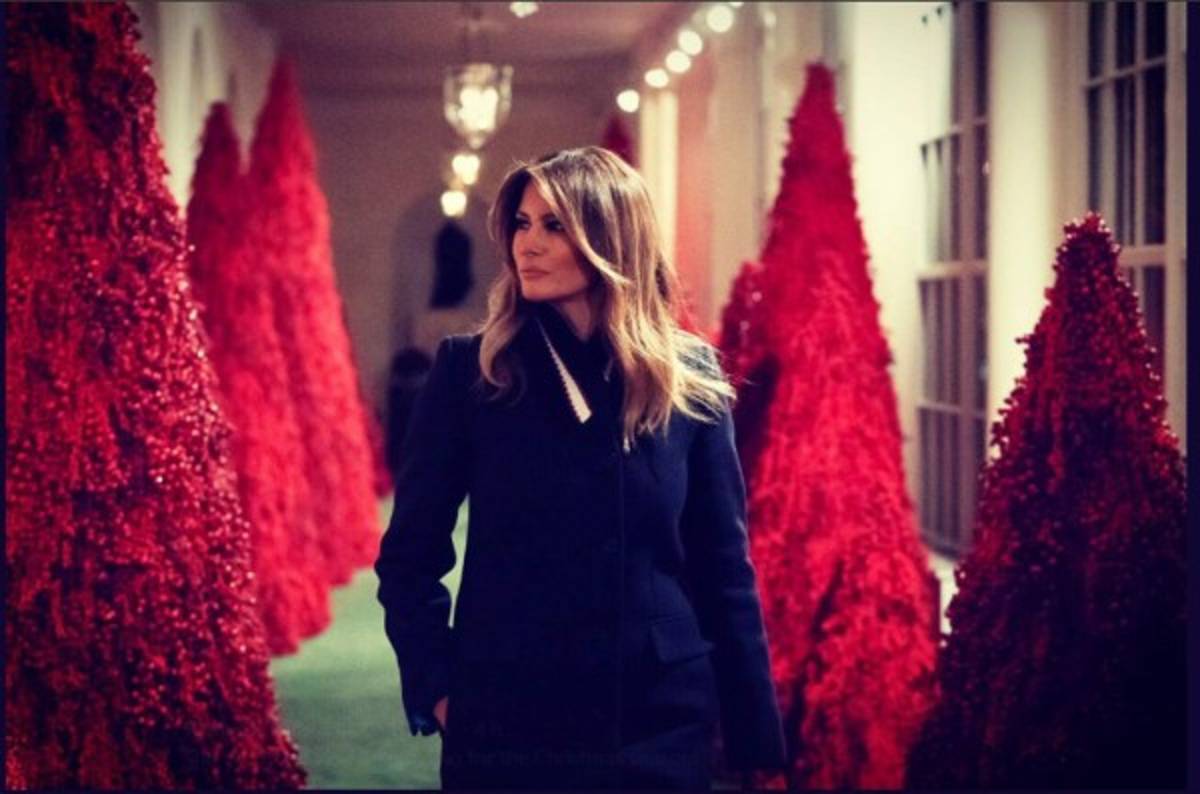 Melania Trump devela decoraciones navideñas en la Casa Blanca