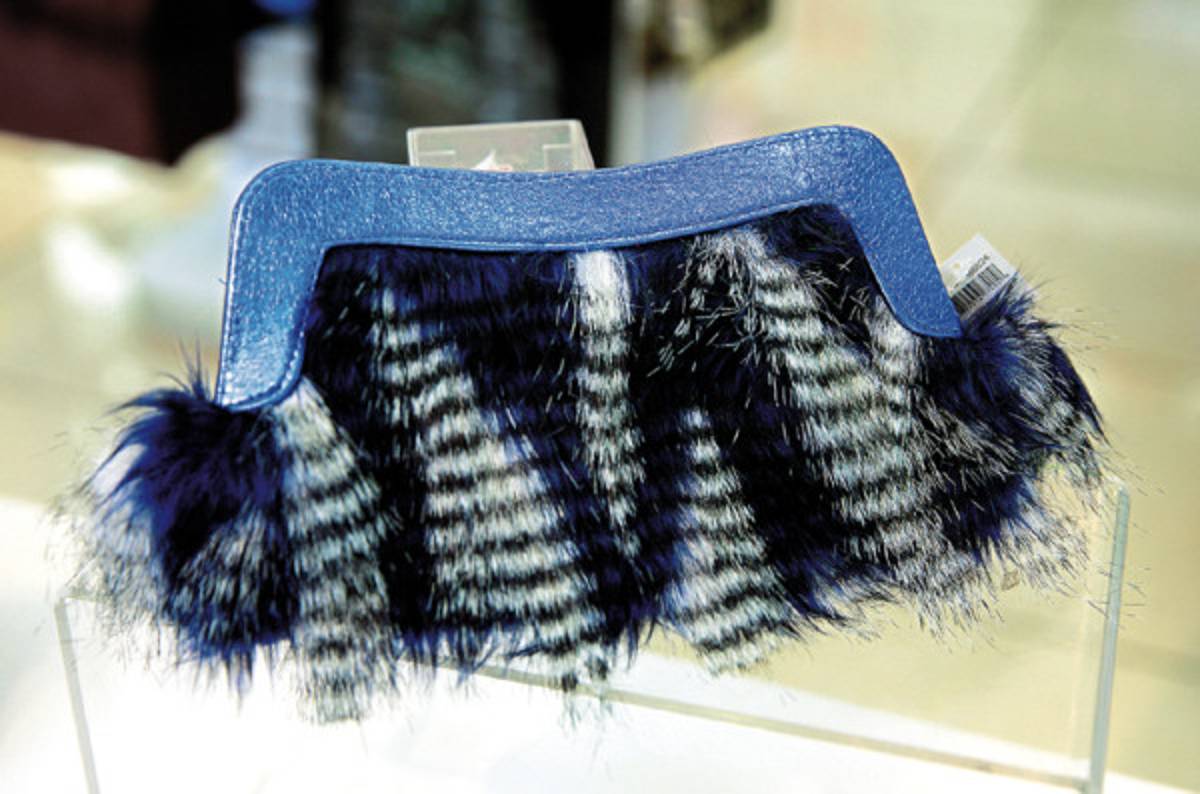 El clutch, sobrio y elegante accesorio