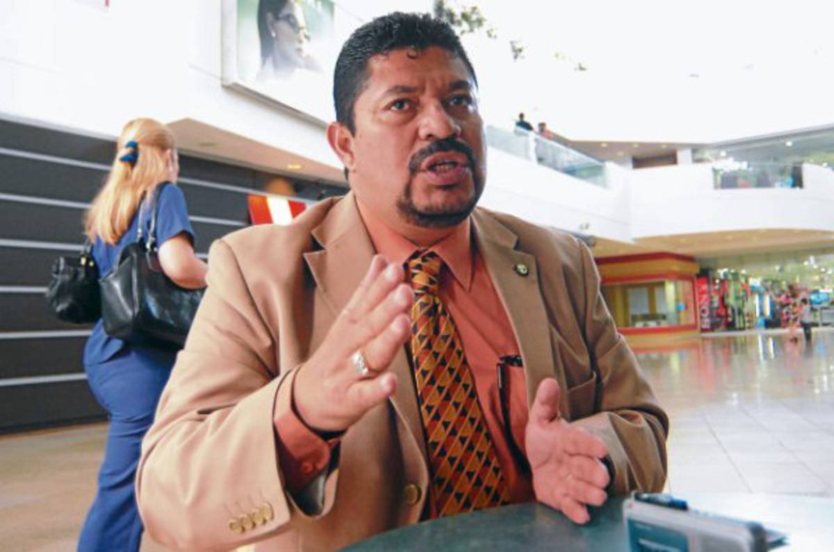 Demandan que Zelaya renuncie al Partido Liberal