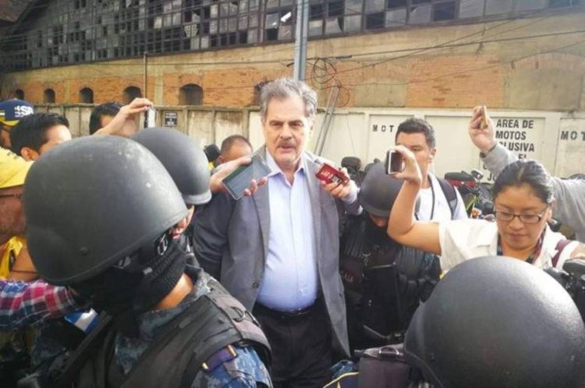 Juan Alberto Fuentes Knight.