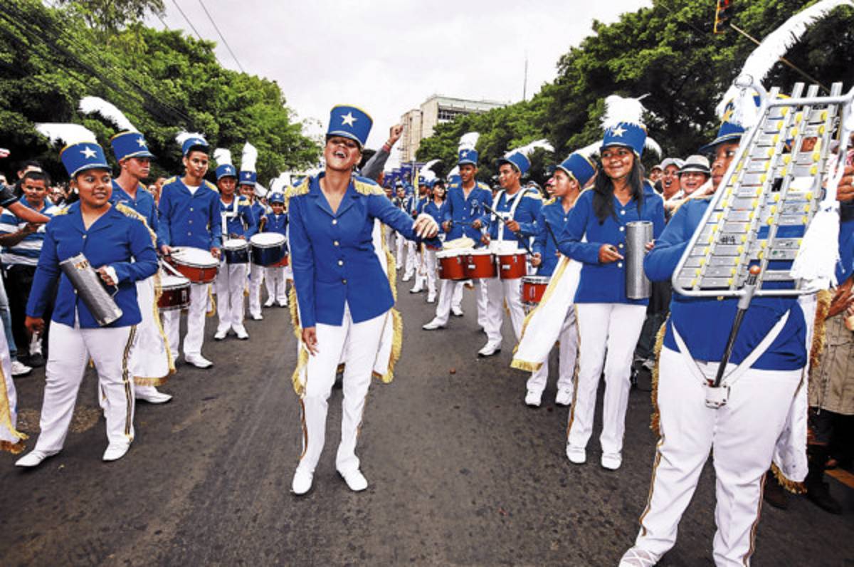 Bandas impusieron sus ritmos en fiestas patrias