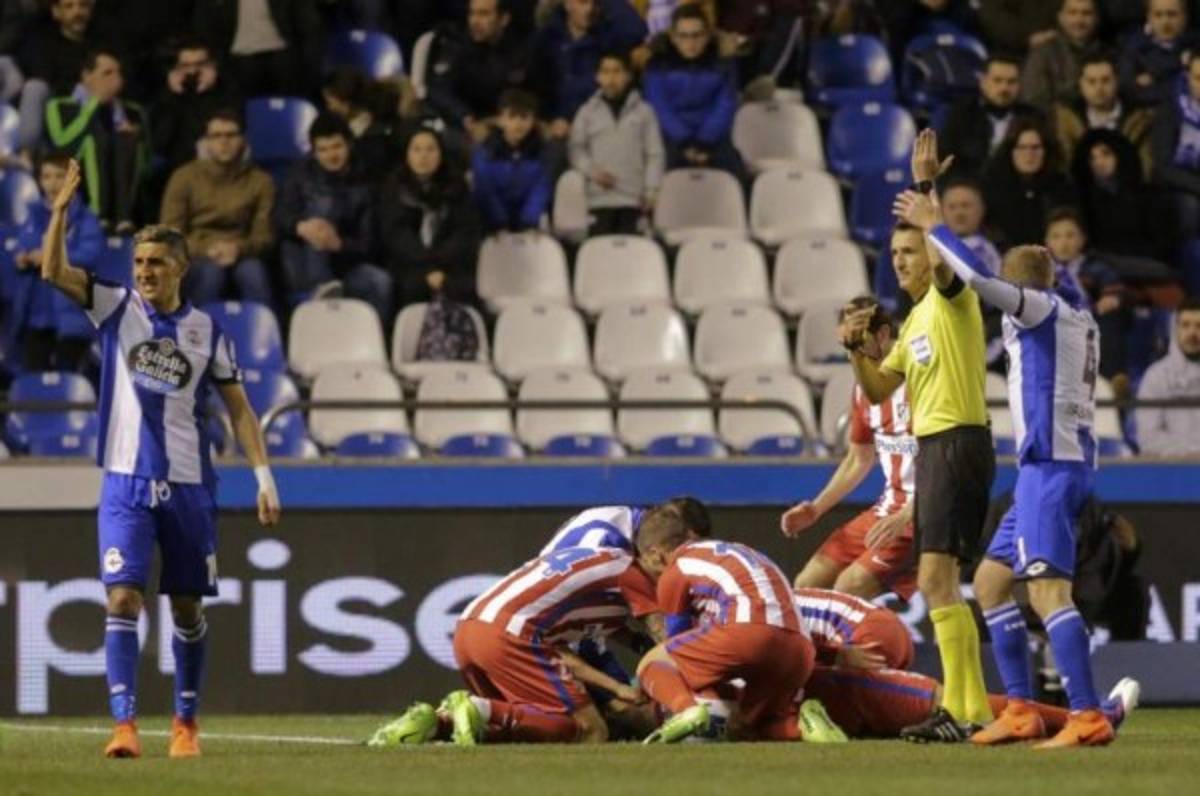 Video muestra la aparatosa caída de Fernando Torres, delantero del Atlético de Madrid