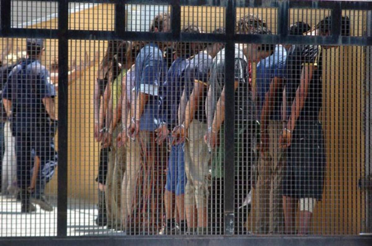 Barcelona y Madrid se rebelan contra centros de reclusión de inmigrantes