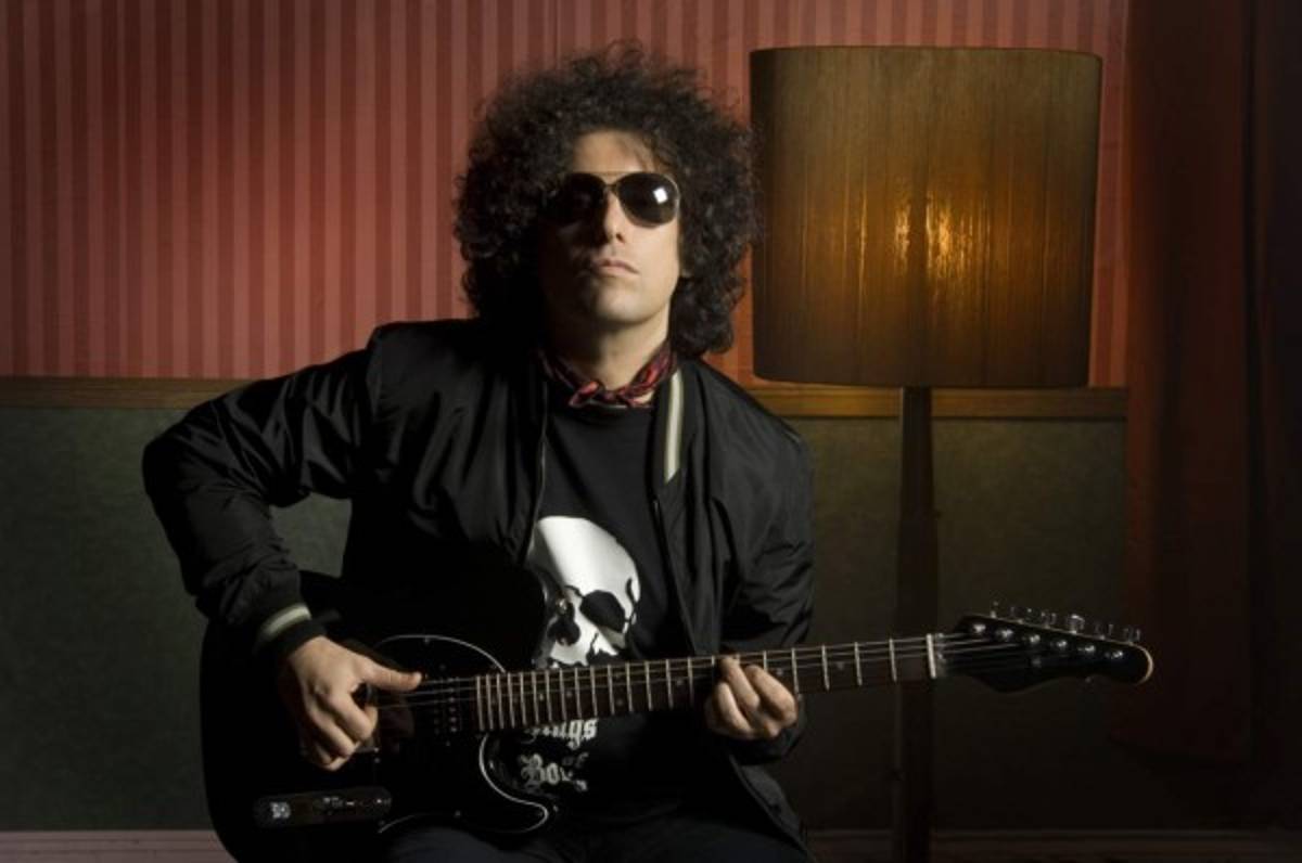 Andrés Calamaro vuelve a la escena musical, cargado de sonidos eléctricos