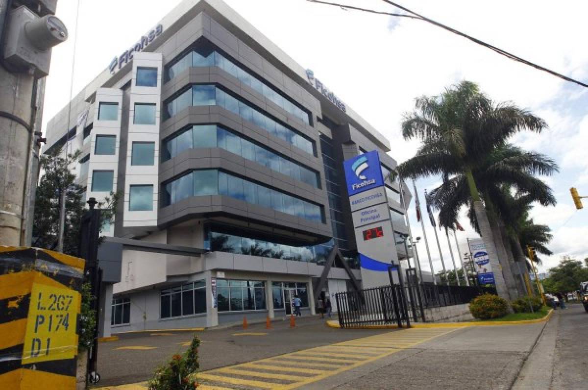 Cinco bancos controlan mercado de tarjetas de crédito en Honduras