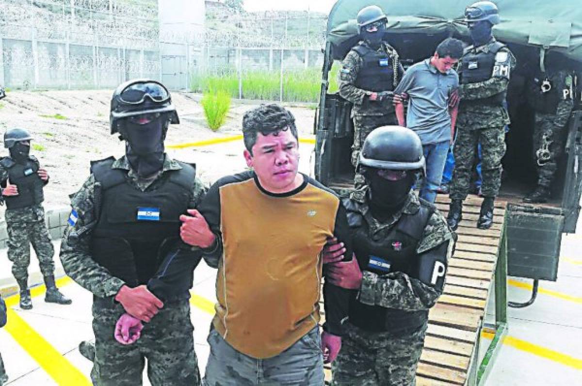 Trasladan a violador en serie el 'loco Hugo' a la cárcel El Pozo II