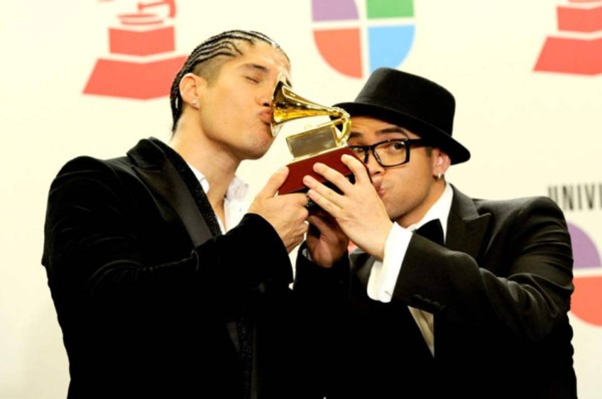 La espectacular propuesta de matrimonio del cantante Chyno Miranda a su novia