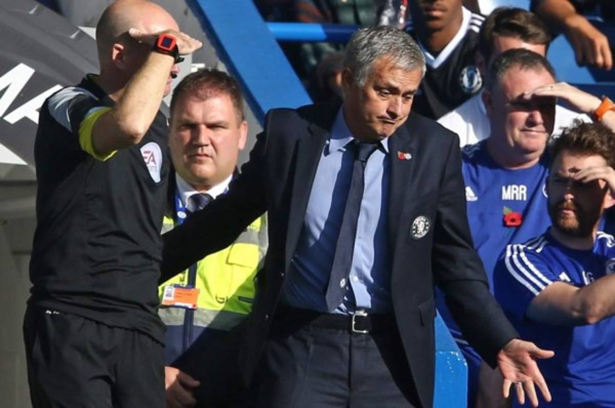 Un doblete de Coutinho ante el Chelsea deja a Mourinho en la cuerda floja