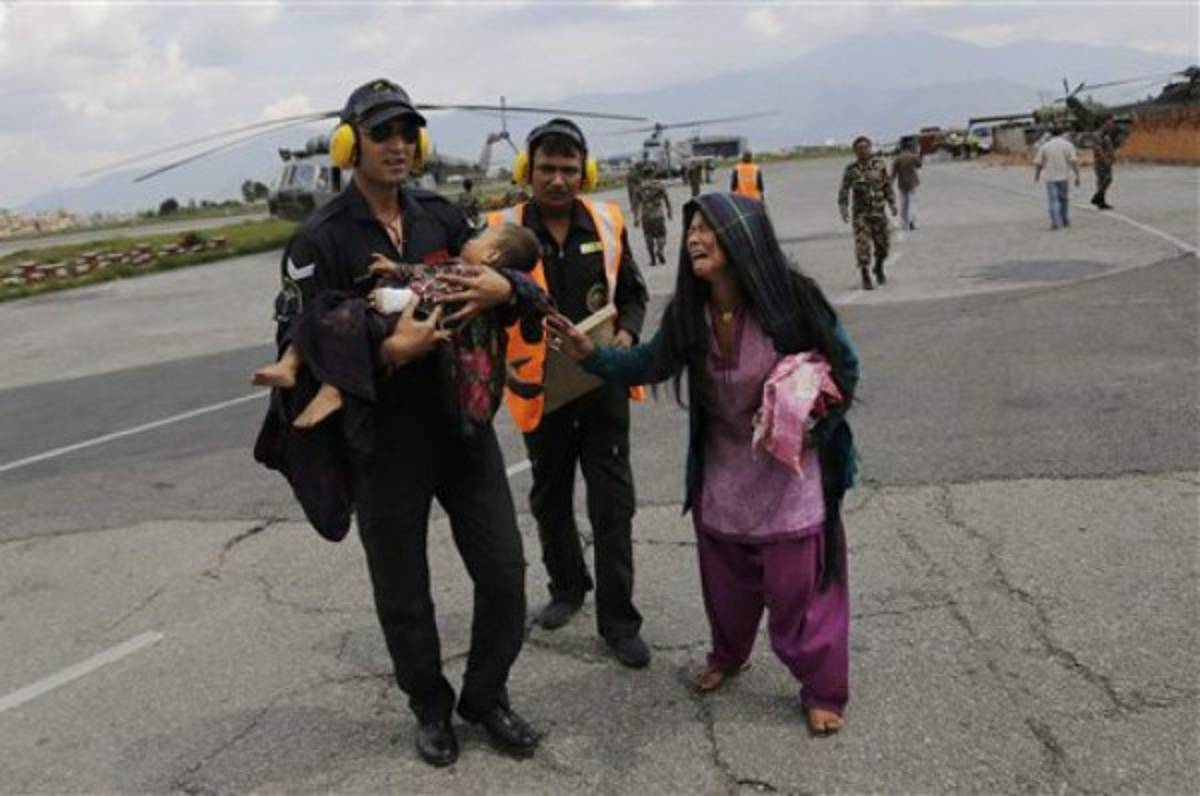 Aumenta esfuerzo mundial por víctimas de sismo en Nepal