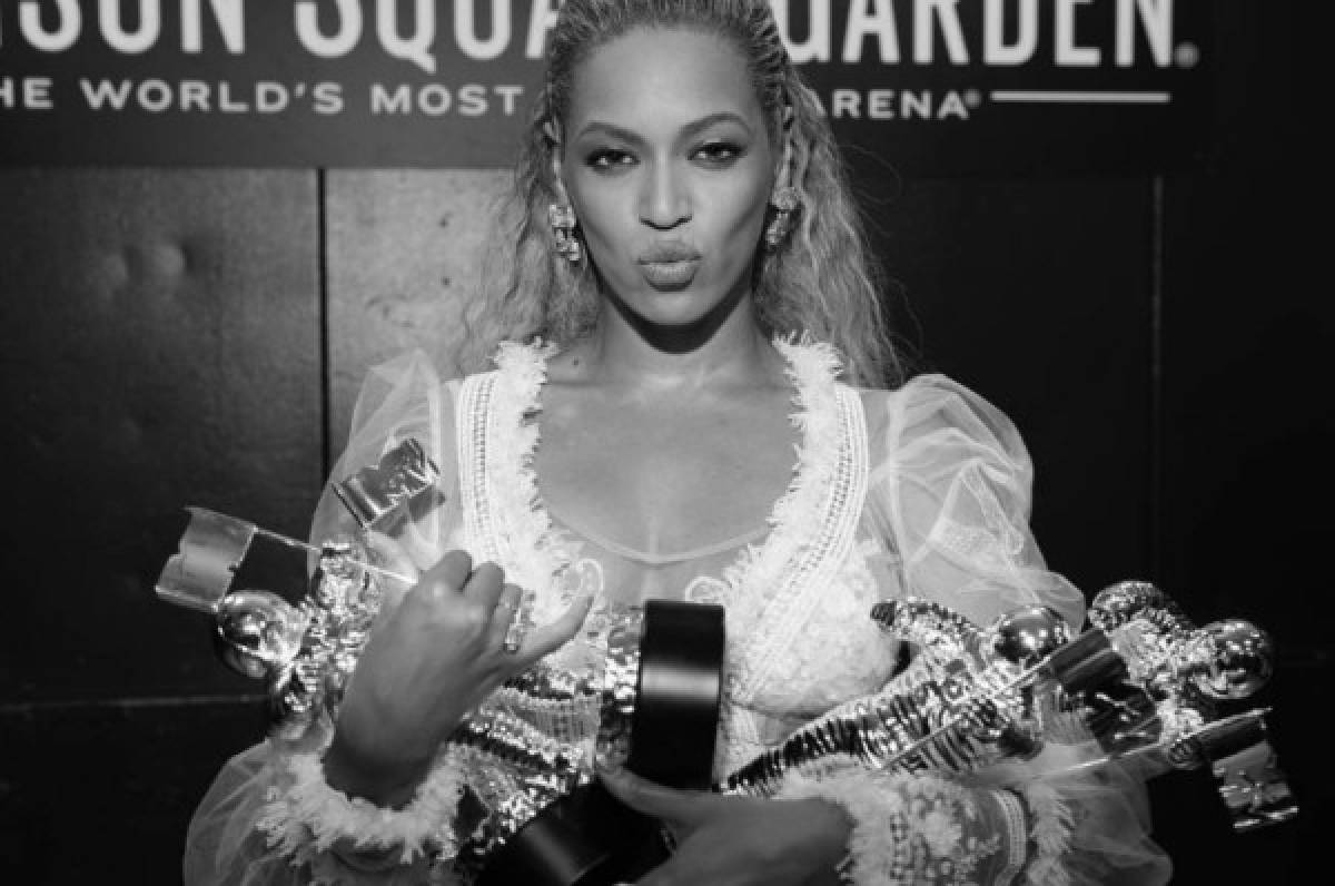 ¿La cantante Beyoncé pasó por el quirófano y se inyectó los labios?