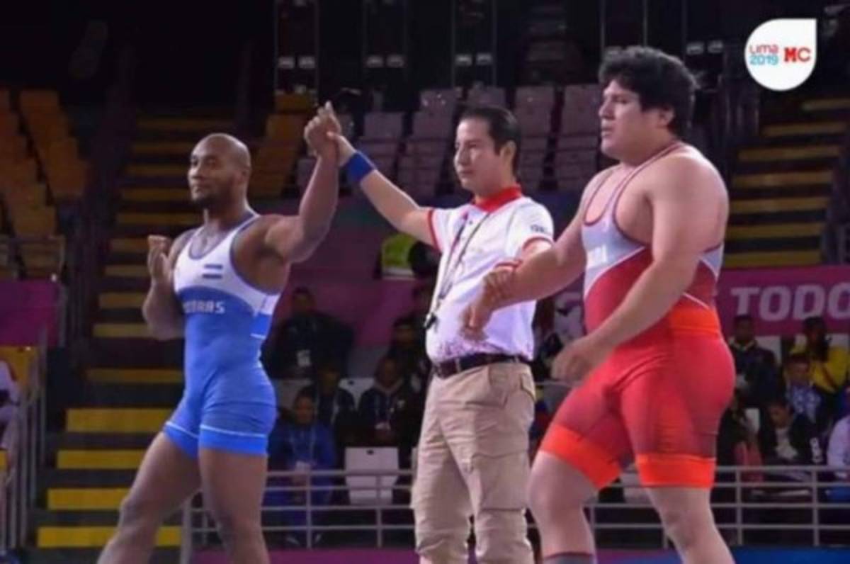 Momento en el que el hondureño fue declarado ganador.