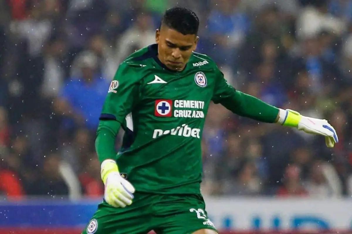 Jugador de equipo de la Liga MX es acusado de robar casa