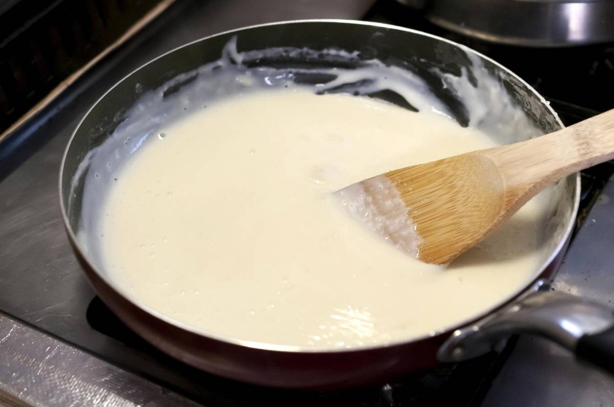 La bechamel se considera una salsa madre que sirve como base para otras más.