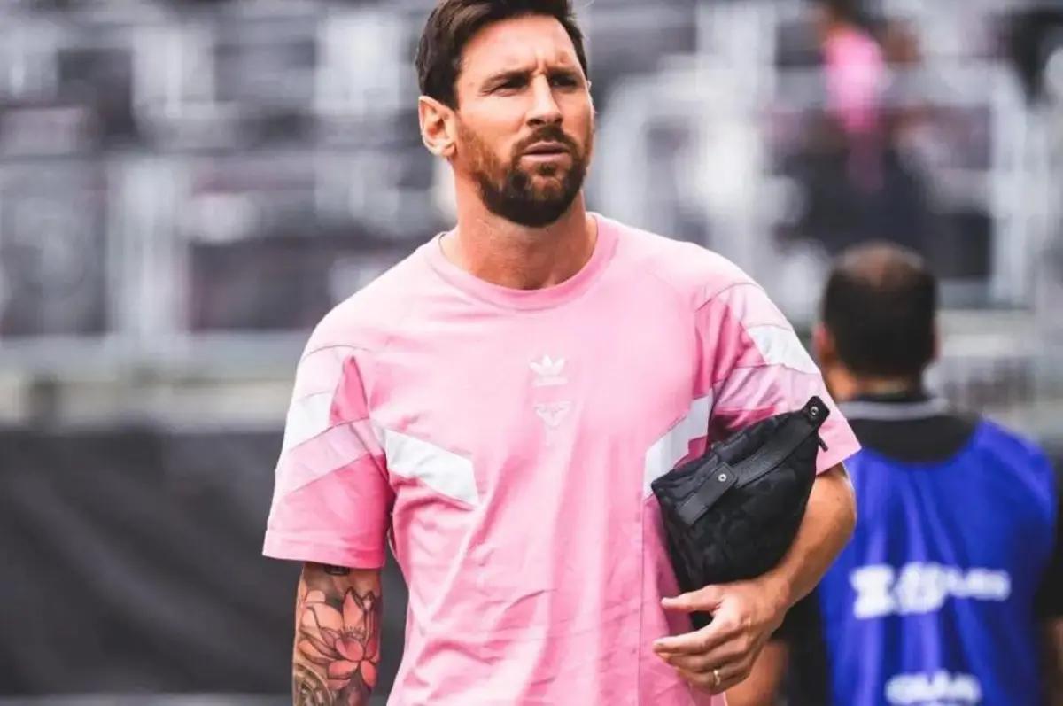 Mujer latina pierde su trabajo luego de sacarse una video con Lionel Messi