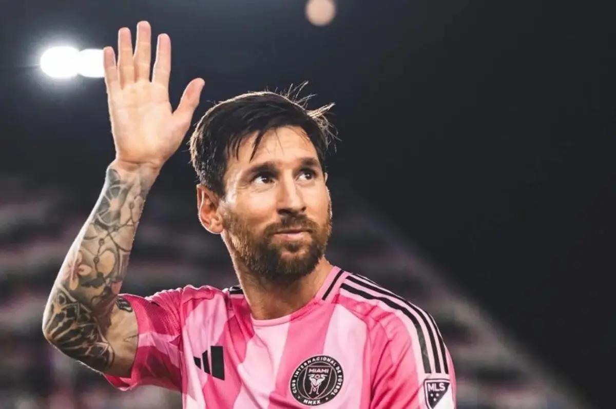 Mujer latina pierde su trabajo luego de sacarse una video con Lionel Messi