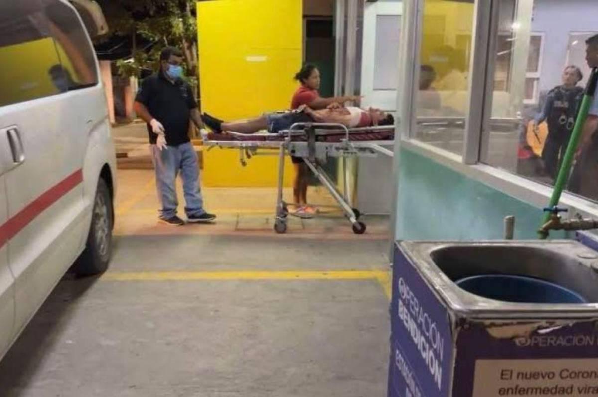 Impactante: Momento en que el futbolista Ñangui Cardona llega al hospital tras ser apuñalado