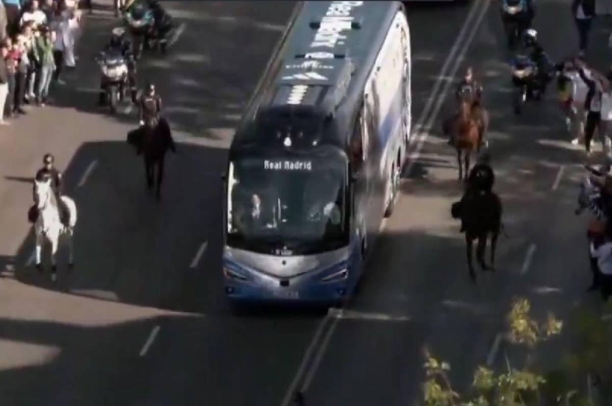 Duro revés de Vinicius a Lamine Yamal, nueva camiseta del Barcelona y espectáculo en la llegada del Real Madrid