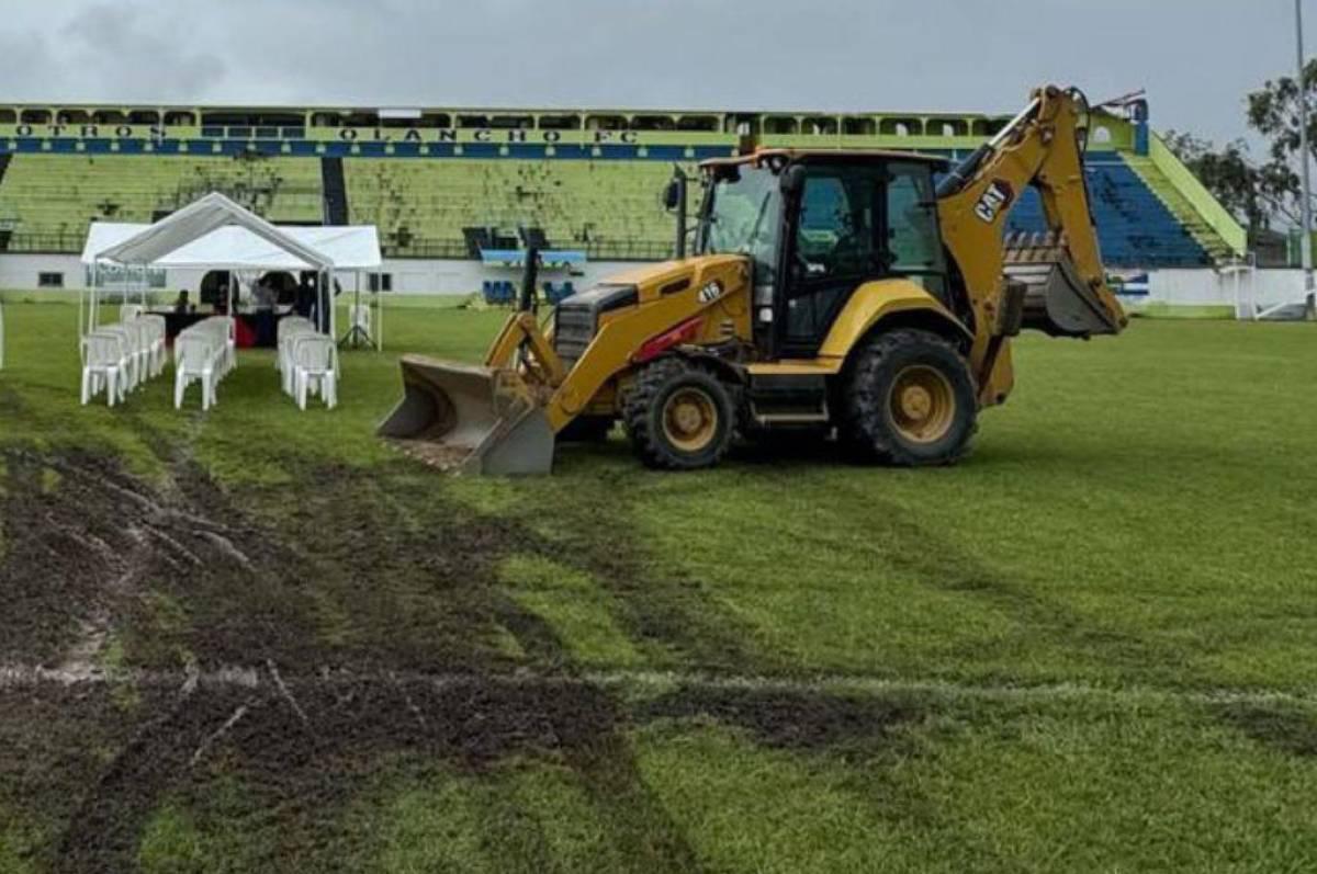 Comienzan los trabajos de cambio de engramillado en el estadio Juan Ramón Brevé