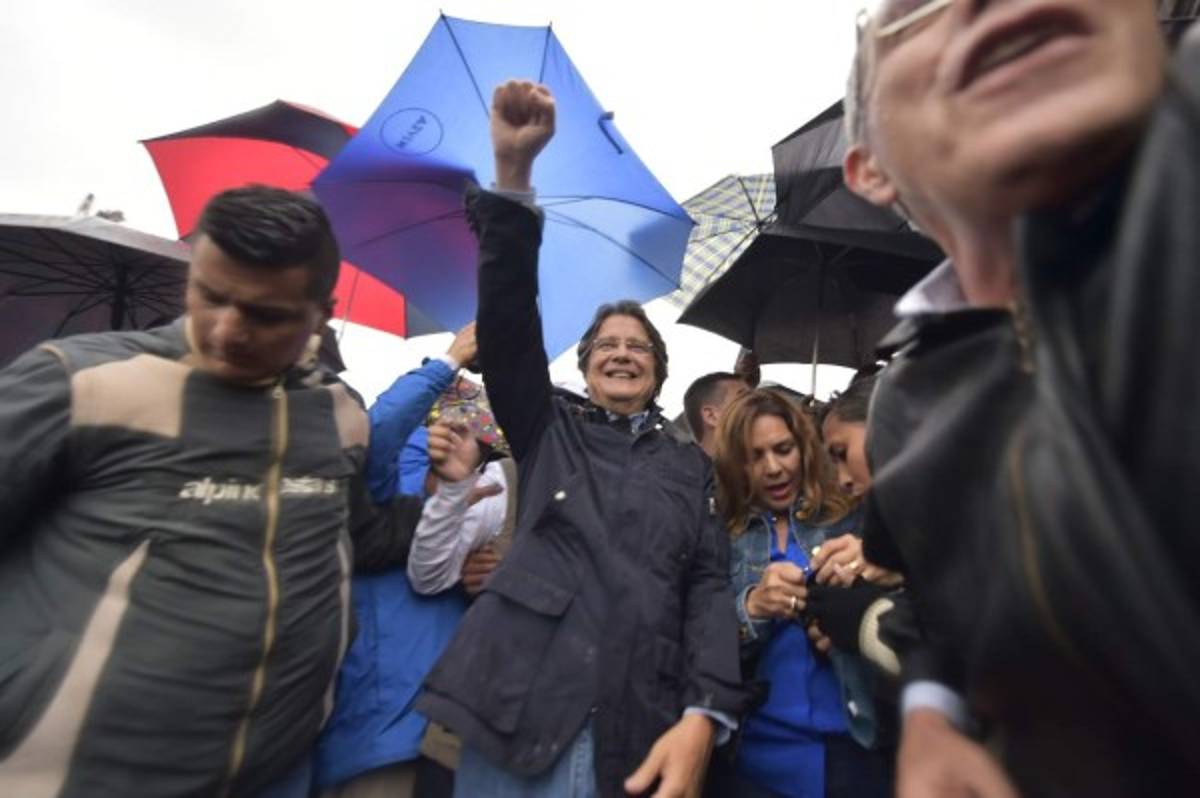 Guillermo Lasso pide a autoridad electoral de Ecuador recuento 'total' de votos