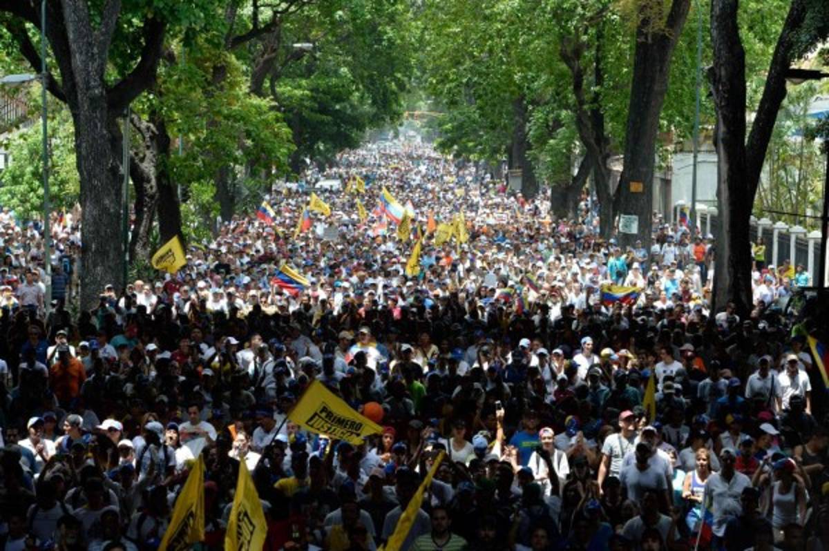 Oposición venezolana convoca nueva marcha tras protesta que dejó tres muertes