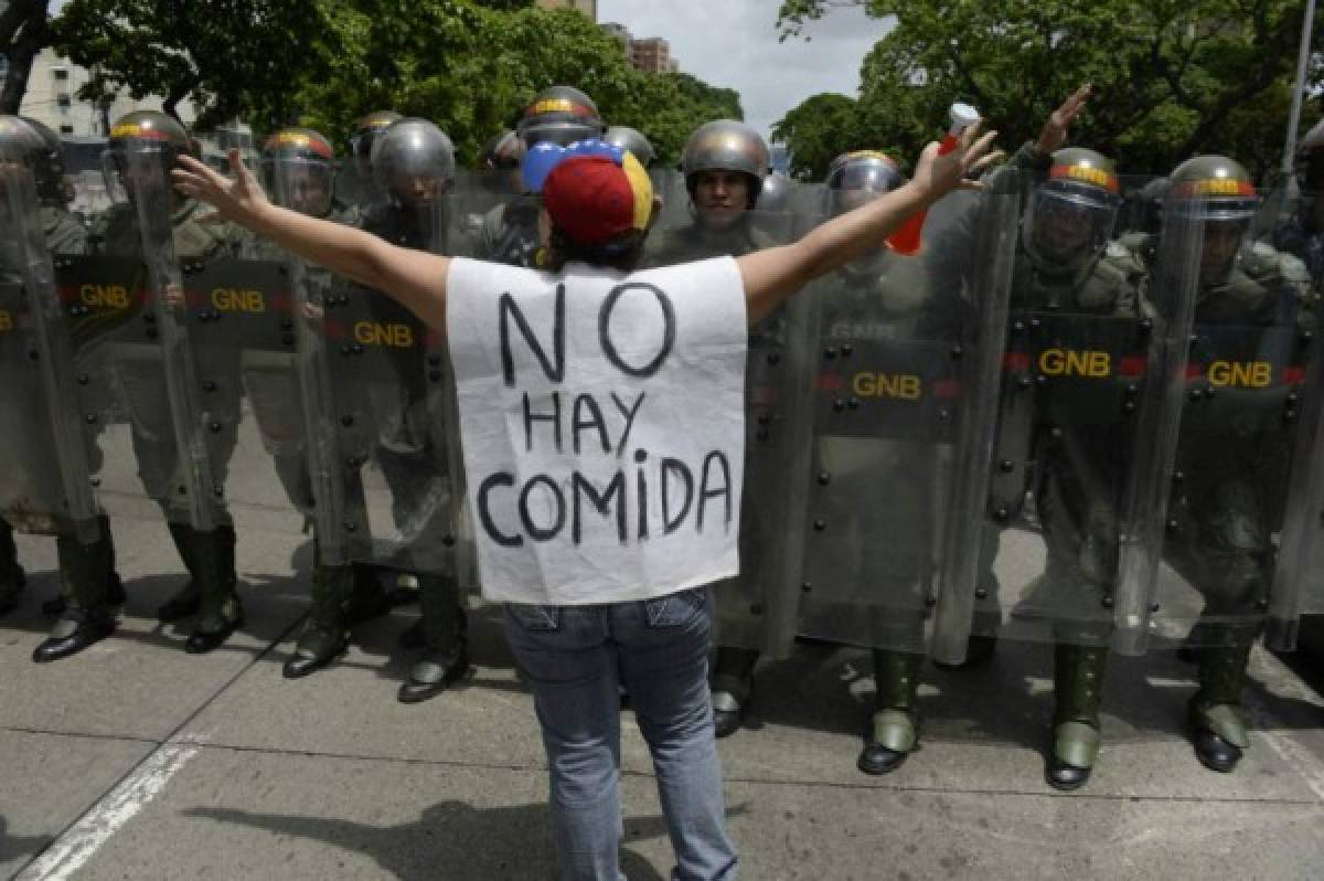 Maduro muestra su músculo militar en medio de llamados al diálogo