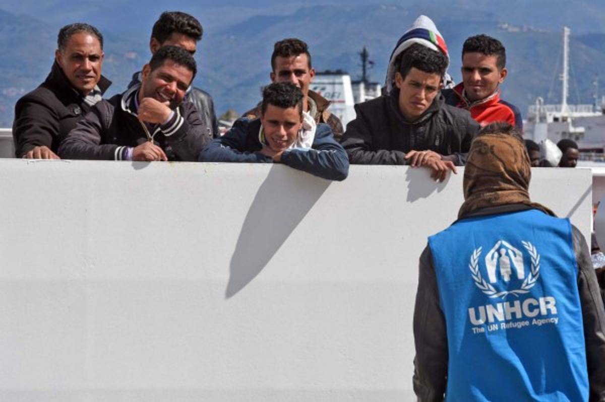 Cuatro migrantes muertos y 187 rescatados en aguas libias tras incendio en embarcación