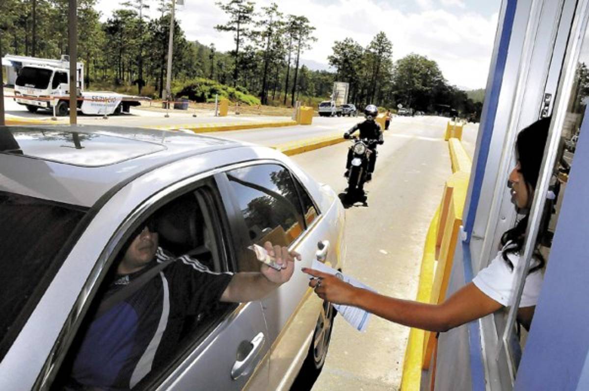Transportistas protestan contra peaje en carretera al norte de Honduras